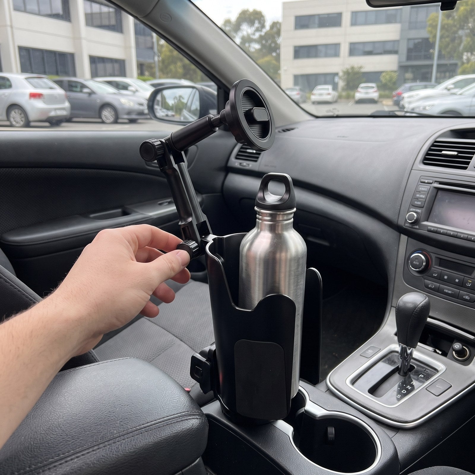 RoadMate phone mount in an everyday parked-car setup 2