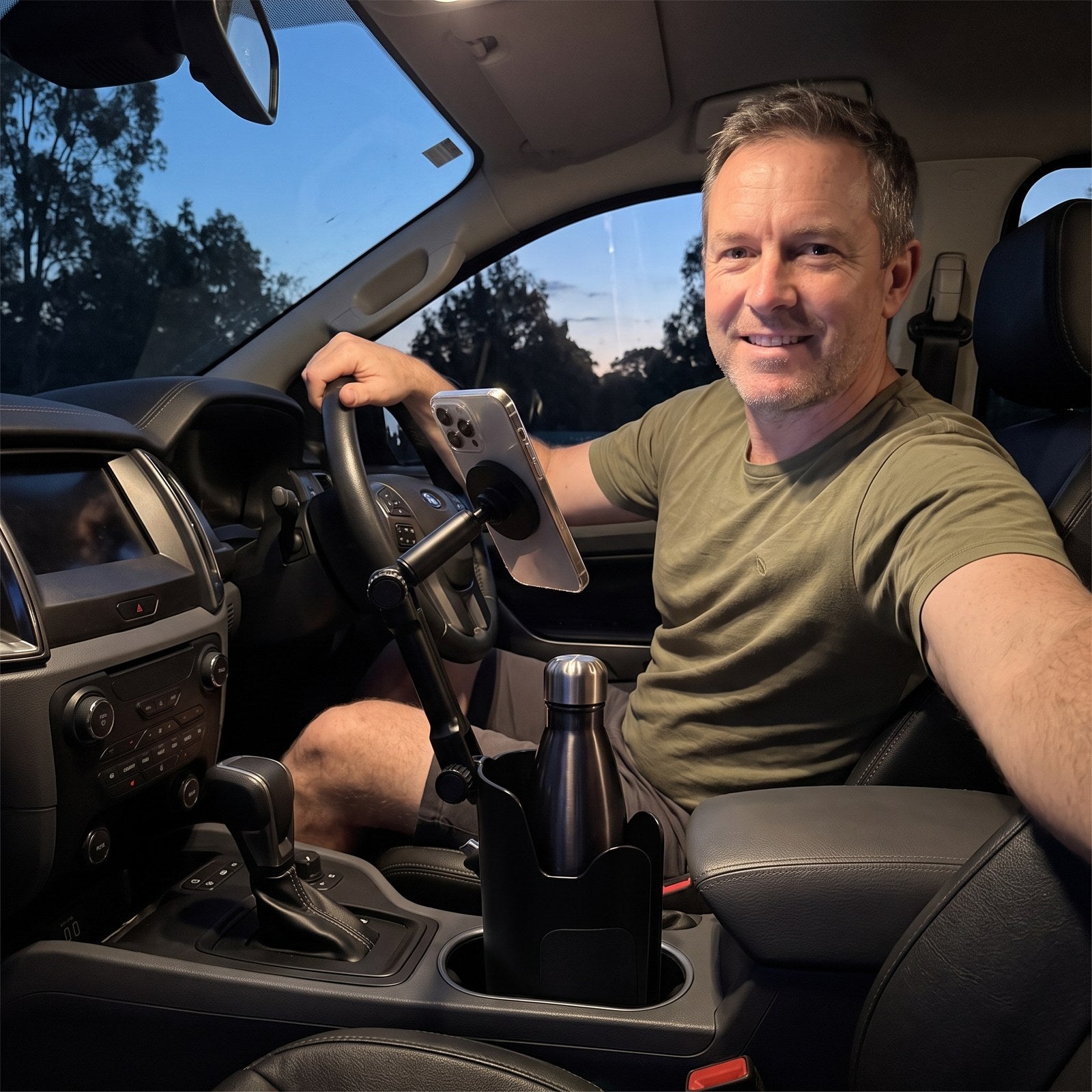 RoadMate phone mount in an everyday parked-car setup 8