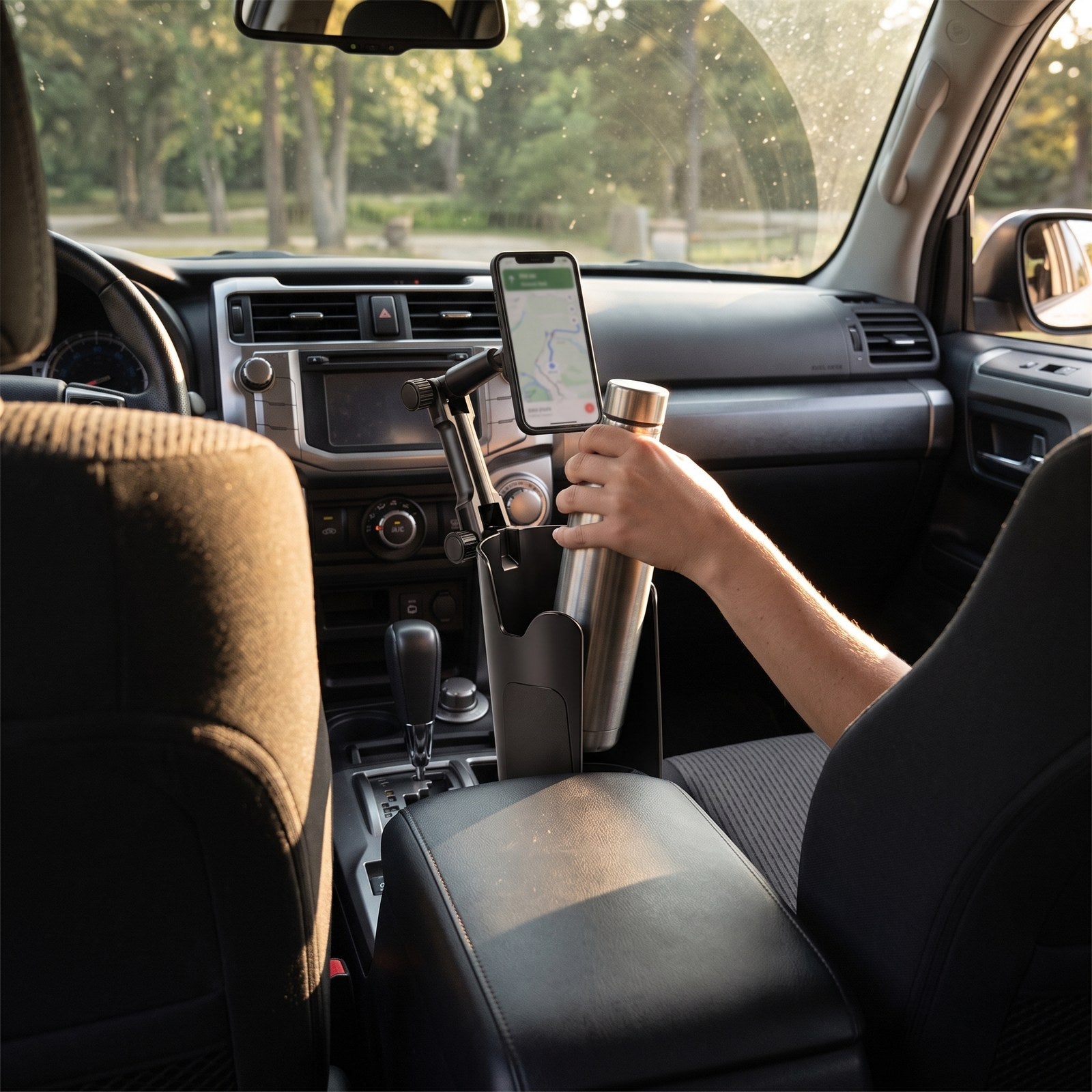 RoadMate phone mount in an everyday parked-car setup 9
