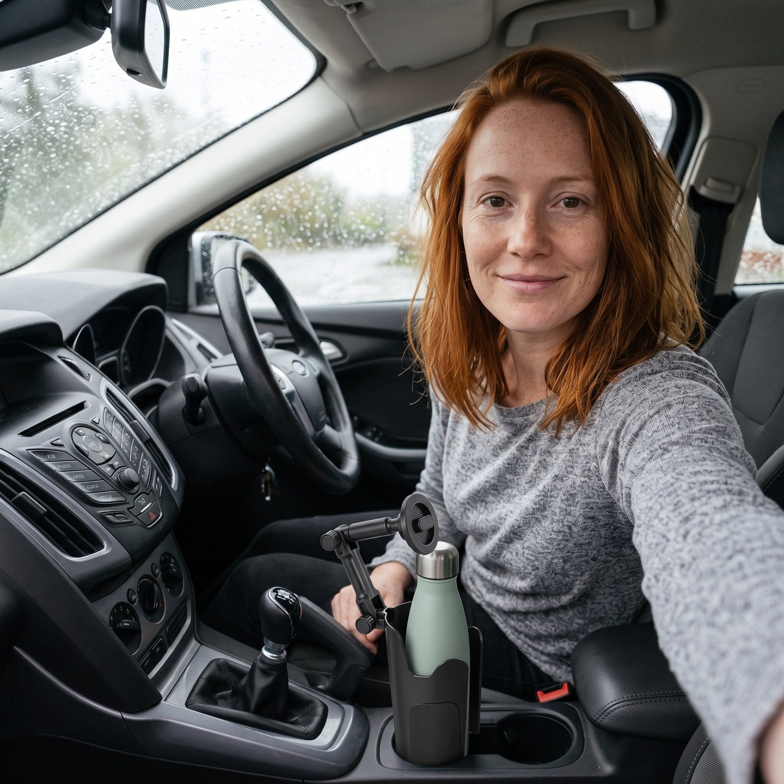RoadMate phone mount in an everyday parked-car setup 12